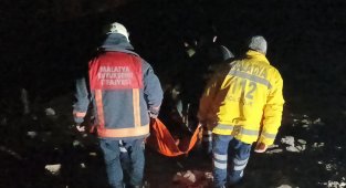 Dağda yürüyüş yaparken düşüp ayağını kırdı
