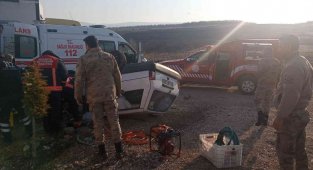 Darende'de otomobil takla attı: 2 yaralı