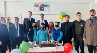 Doğanşehir'de Üçüz Kardeşlere Sürpriz Doğum Günü