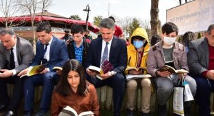Farkındalık için 30 dakika kitap okudular