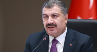 Koca: Artık açık havada maske takmak zorunda değiliz