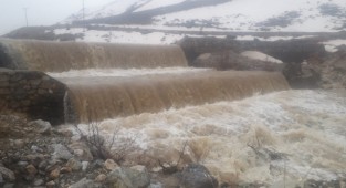 Malatya'da eriyen kar sele neden oldu