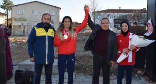 Malatya'da Milli Boksörlere Davullu Zurnalı Karşılama