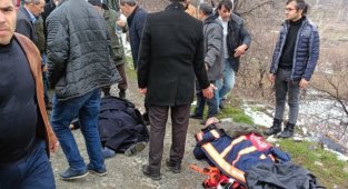 Minibüs ile otomobil çarpıştı: 17 yaralı