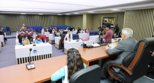 Minik öğrencilerden Başkan Güder'e soru yağmuru