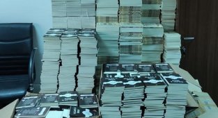 Toplatma kararı bulunan ve bandrolsüz kitaplara el konuldu