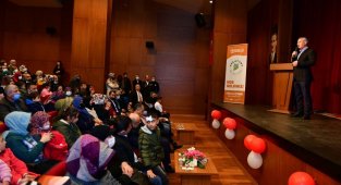 Yeşilyurt Belediyesi erdem okulu öğrencilerinin 'istiklal marşı' etkinliği büyük beğeni topladı