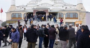 Yeşilyurt'ta hoşaf ve arpa ekmek dağıtıldı