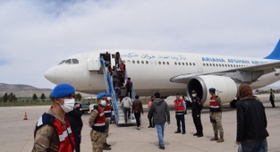 227 Afganistan uyruklu düzensiz göçmen ülkelerine gönderildi