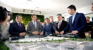 Bakan Kurum, Dünya kayısı ticaret merkezinde incelemelerde bulundu