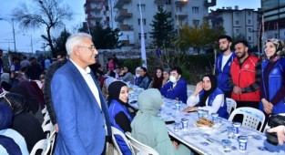 Başkan Güder, Gençlerle İftarda Buluştu
