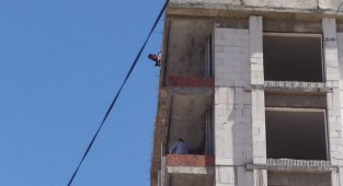 Karısı evi terk eden şahıs intihar etmek istedi