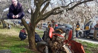 Malatya'da Ağaca Çarpan Traktörün Sürücüsü Hayatını Kaybetti
