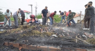 Malatya'da İki Evin Çatısı Küle Döndü
