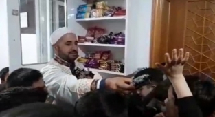 Namazı camide kıl ikramı kap