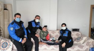 Polis Ekiplerinden Muhammed'e Sürpriz Ziyaret