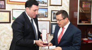 Rektör Ahmet Kızılay'a Azerbaycan'dan Özel Devlet Ödülü