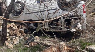 Şarampole devrilen aracın sürücüsü yaralandı