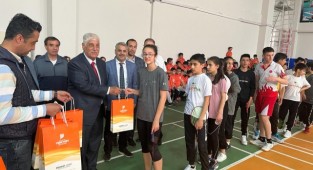 Yeşilyurt'tan 300 Sporcuya Malzeme Desteği