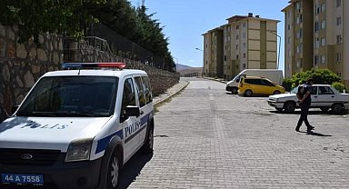 18 Yaşındaki Genç Tartıştığı Babasını Bıçakladı