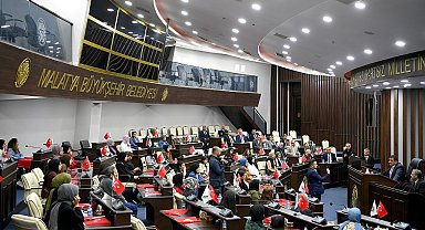 41 öğrenciye kamp için Çanakkale'ye uğurladı