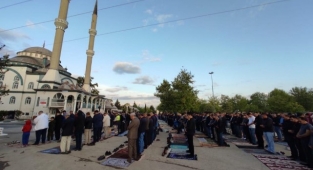 Bayram namazında camiler doldu