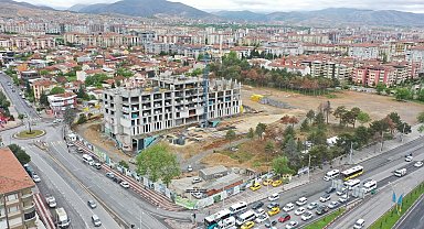 Çınar, yeni belediye binası inşaatını inceledi