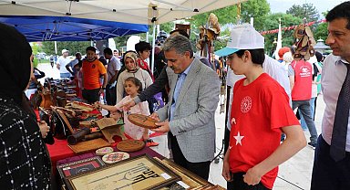 El sanatları sergisine ilgi