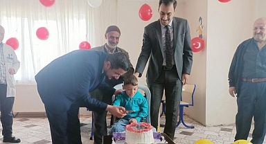 Engelli öğrenciye doğum günü sürprizi
