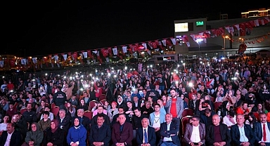 Gençlik Konseri Binlerce Malatyalı Genci Bir Araya Getirdi