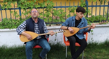 Hem muhtar hem ozan