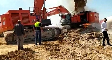 Malatya'da İş Makinesi Alev Alev Yandı