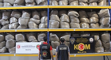 Malatya'da Tonlarca Kaçak Tütün Ele Geçirildi