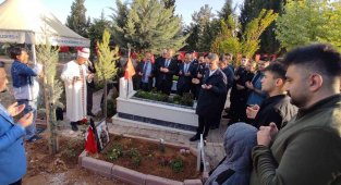 Malatya Şehitliğinde Hüzünlü Bayramlaşma