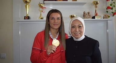 Milletvekili Çalık'tan dünya şampiyonu Akbaş'a ziyaret