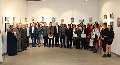 Öğrenci ve akademisyenlerden ebru sergisi