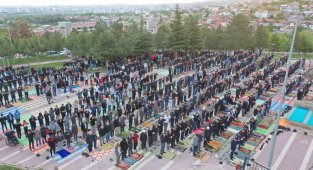 Tarihi namazgah alanı bayram namazında doldu taştı