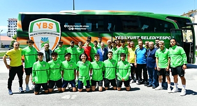 Yeşilyurt Belediyespor U-18 takımı Kahramanmaraş'a uğurladı