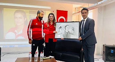 Dünya Kadınlar Boks Şampiyonu Hatice Akbaş'ın dua vurgusu
