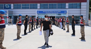 Malatya'da 3 günde bin 135 kaçak göçmen sınır dışı edildi