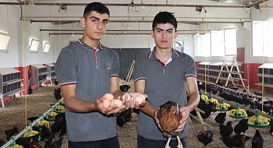 Malatya'da Öğrenciler Hem Ders İşliyor Hem de Para Kazanıyor