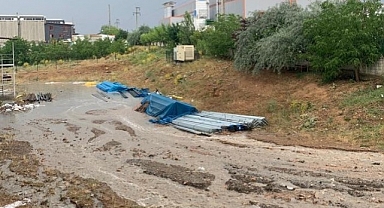 Malatya'da sağanak nedeniyle fabrikaları su bastı üretime ara verildi