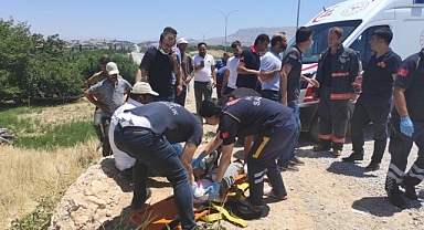 Malatya'da şarampole uçan araçta can pazarı: 2'si ağır 6 yaralı