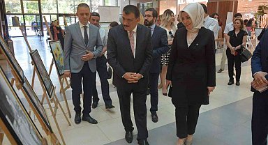 Özal'a ithafen resim sergisi