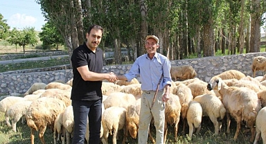 Kaymakam Ökkeş Safa Türkoğlu, Mevsimlik İşçilerle Hasbihal Etti