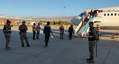 Yabancı uyruklu 107 göçmen, Malatya'dan sınır dışı edildi