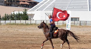 Atlı Cirit gösterisi büyük ilgi gördü