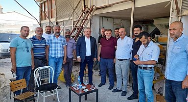 Erdoğan, sebze ve meyve hali ile buğday pazarını gezdi