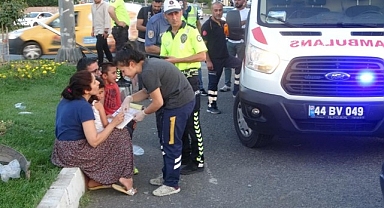 İki otomobil kavşakta çarpıştı: 5 yaralı