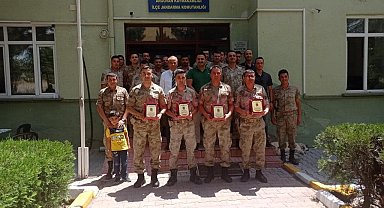 Jandarmalara plaketli uğurlama